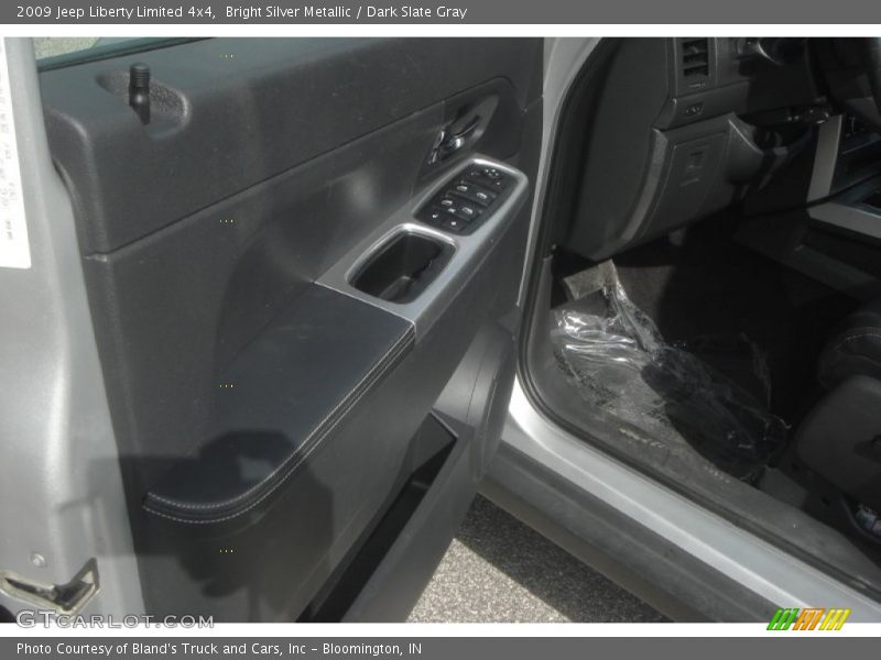 Bright Silver Metallic / Dark Slate Gray 2009 Jeep Liberty Limited 4x4
