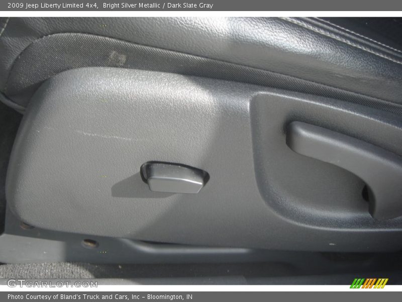 Bright Silver Metallic / Dark Slate Gray 2009 Jeep Liberty Limited 4x4