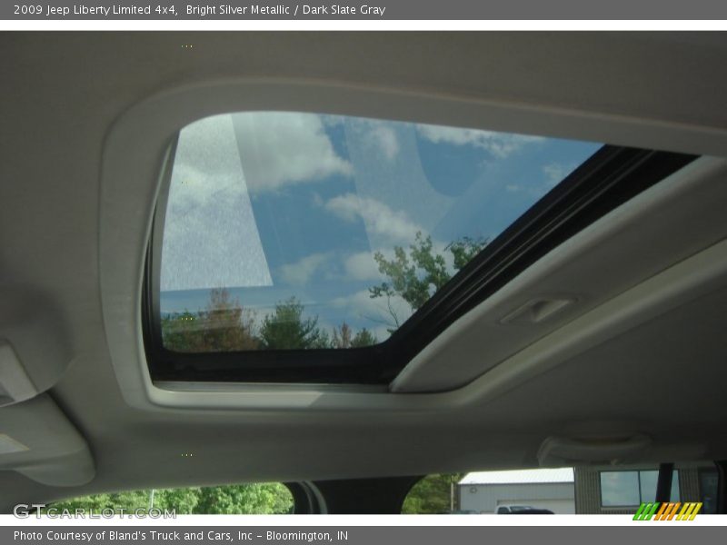 Bright Silver Metallic / Dark Slate Gray 2009 Jeep Liberty Limited 4x4