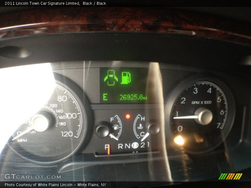 Black / Black 2011 Lincoln Town Car Signature Limited