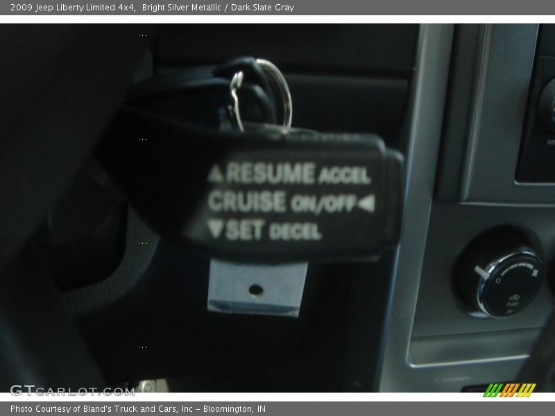 Bright Silver Metallic / Dark Slate Gray 2009 Jeep Liberty Limited 4x4