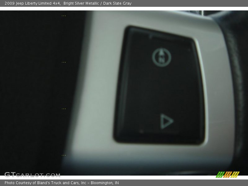Bright Silver Metallic / Dark Slate Gray 2009 Jeep Liberty Limited 4x4