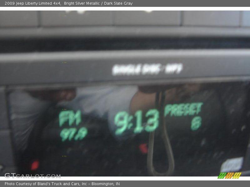 Bright Silver Metallic / Dark Slate Gray 2009 Jeep Liberty Limited 4x4