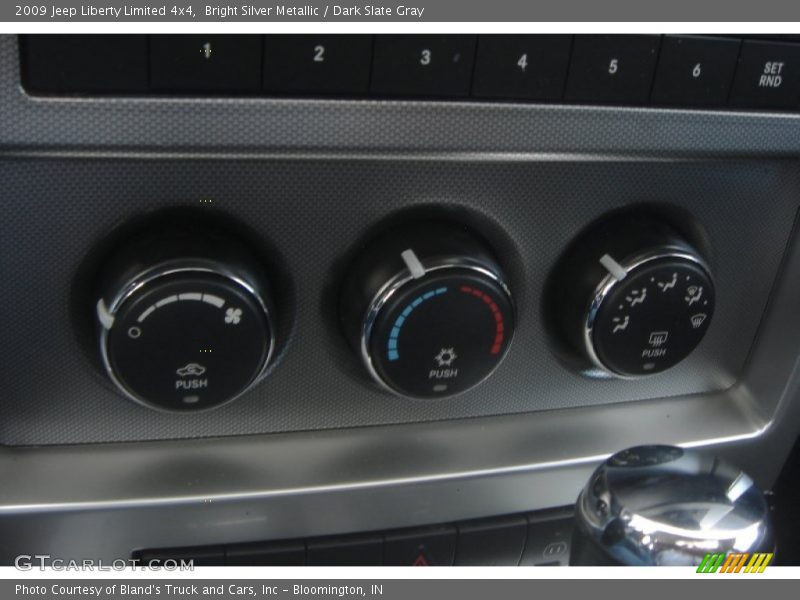 Bright Silver Metallic / Dark Slate Gray 2009 Jeep Liberty Limited 4x4