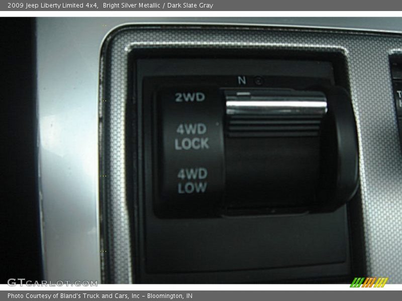 Bright Silver Metallic / Dark Slate Gray 2009 Jeep Liberty Limited 4x4