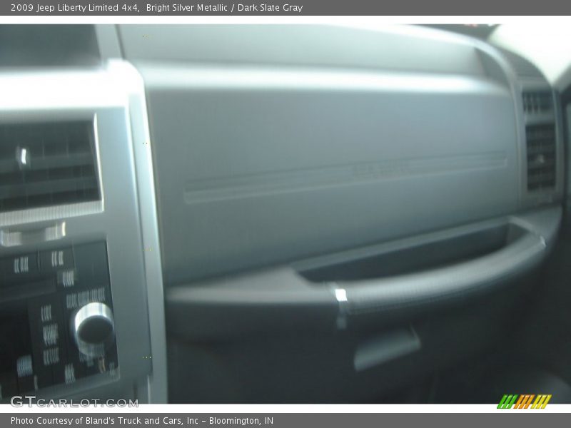 Bright Silver Metallic / Dark Slate Gray 2009 Jeep Liberty Limited 4x4
