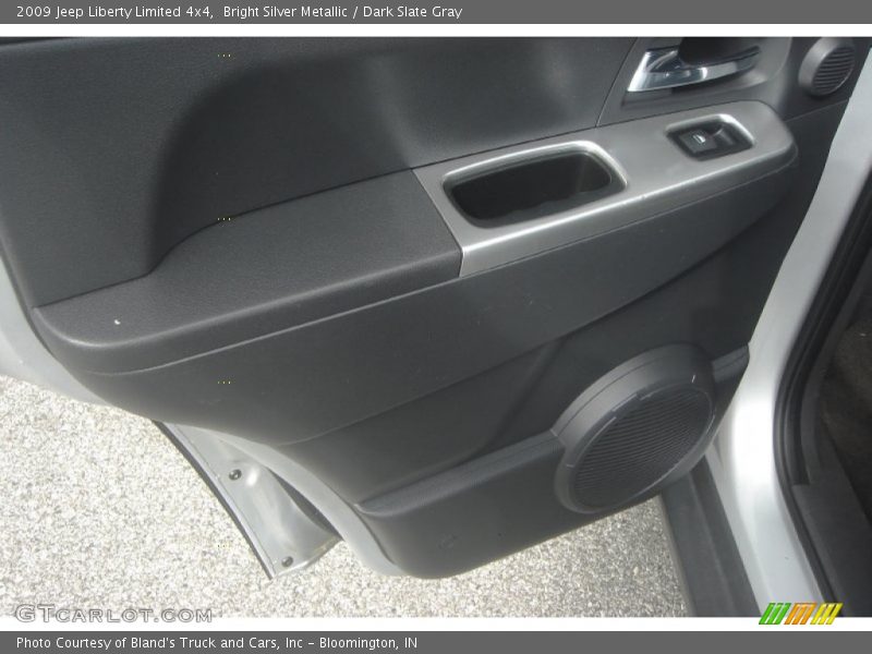 Bright Silver Metallic / Dark Slate Gray 2009 Jeep Liberty Limited 4x4