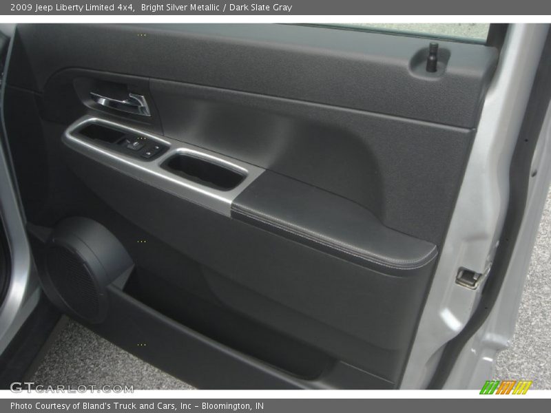 Bright Silver Metallic / Dark Slate Gray 2009 Jeep Liberty Limited 4x4