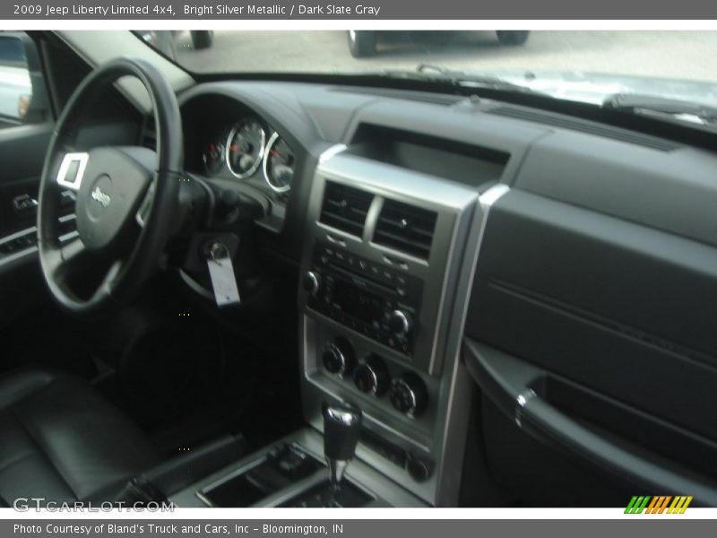 Bright Silver Metallic / Dark Slate Gray 2009 Jeep Liberty Limited 4x4