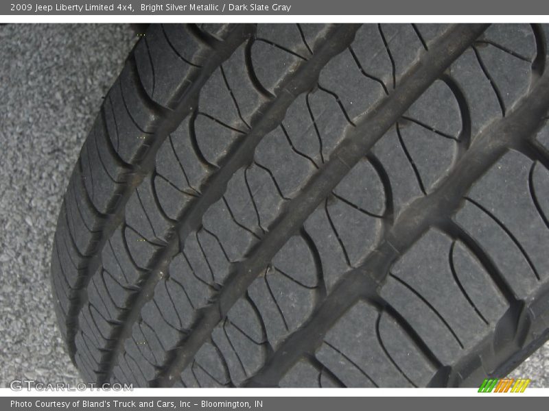 Bright Silver Metallic / Dark Slate Gray 2009 Jeep Liberty Limited 4x4