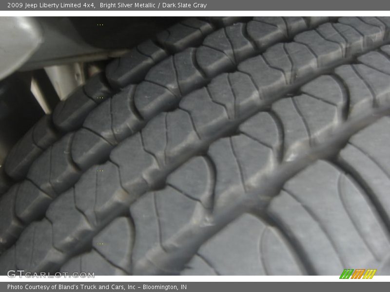 Bright Silver Metallic / Dark Slate Gray 2009 Jeep Liberty Limited 4x4