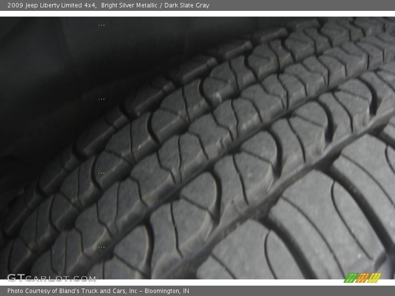 Bright Silver Metallic / Dark Slate Gray 2009 Jeep Liberty Limited 4x4