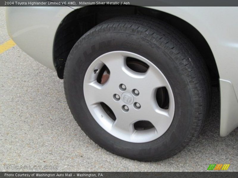 Millenium Silver Metallic / Ash 2004 Toyota Highlander Limited V6 4WD