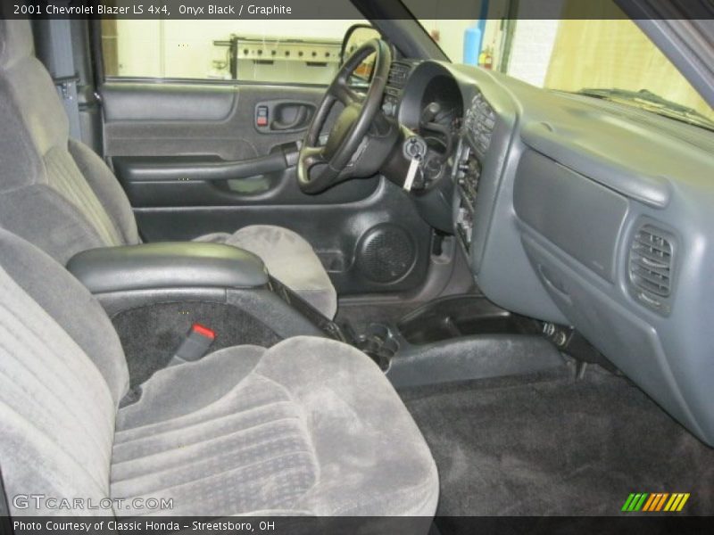 Onyx Black / Graphite 2001 Chevrolet Blazer LS 4x4