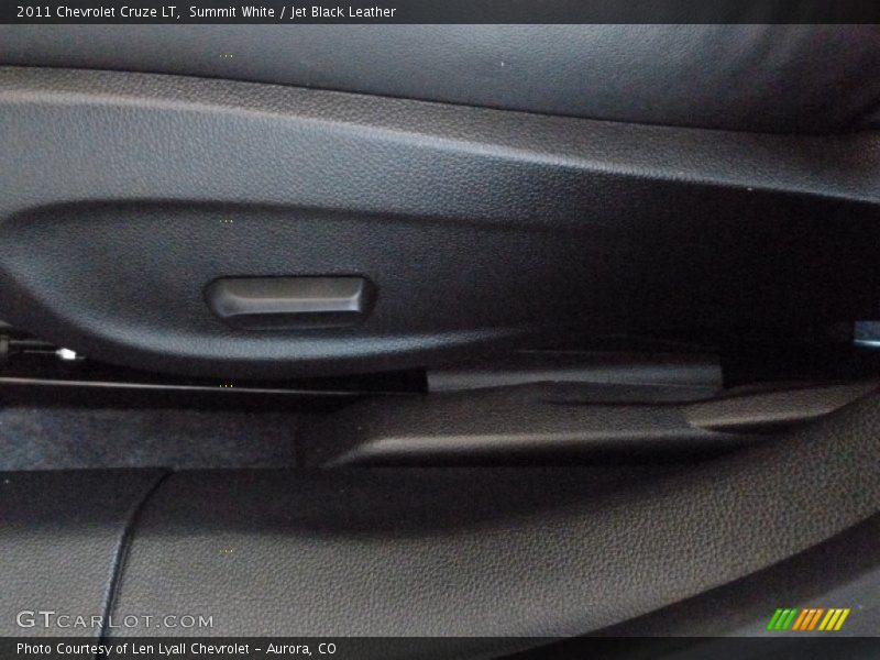 Summit White / Jet Black Leather 2011 Chevrolet Cruze LT