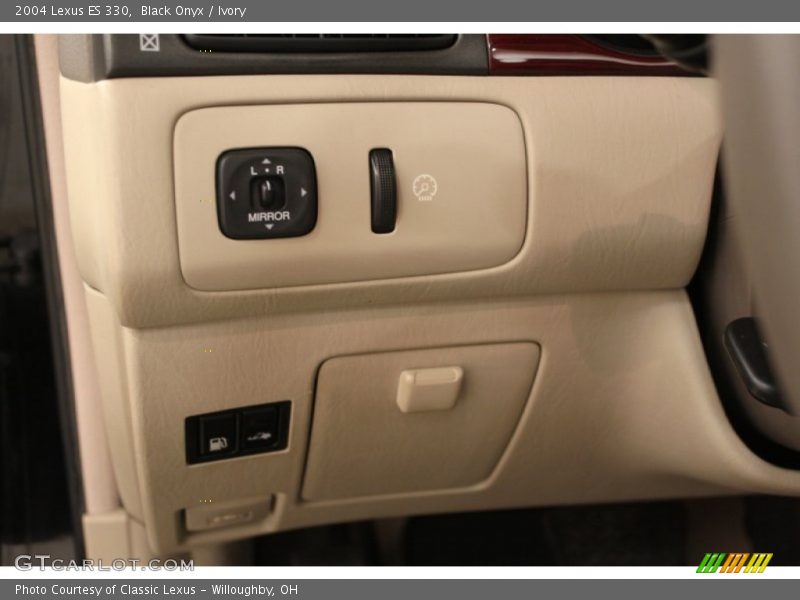 Black Onyx / Ivory 2004 Lexus ES 330