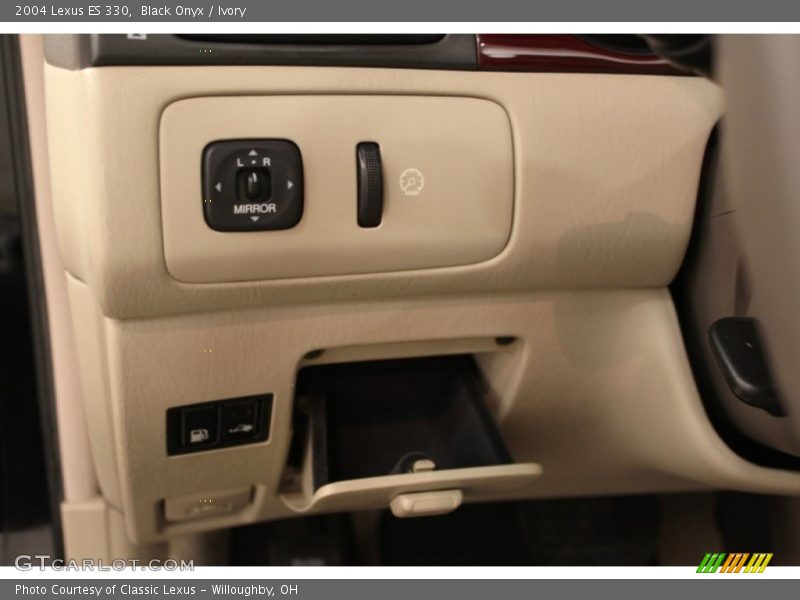 Black Onyx / Ivory 2004 Lexus ES 330