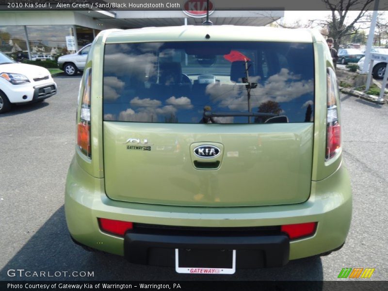 Alien Green / Sand/Black Houndstooth Cloth 2010 Kia Soul !