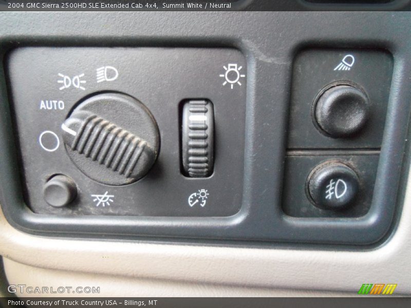 Controls of 2004 Sierra 2500HD SLE Extended Cab 4x4