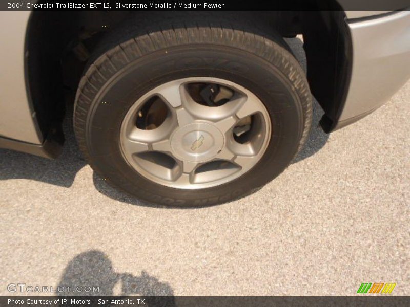 Silverstone Metallic / Medium Pewter 2004 Chevrolet TrailBlazer EXT LS