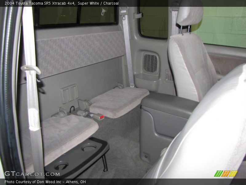 Super White / Charcoal 2004 Toyota Tacoma SR5 Xtracab 4x4