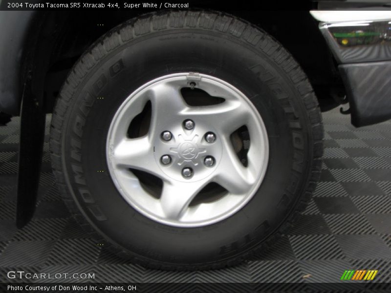 Super White / Charcoal 2004 Toyota Tacoma SR5 Xtracab 4x4