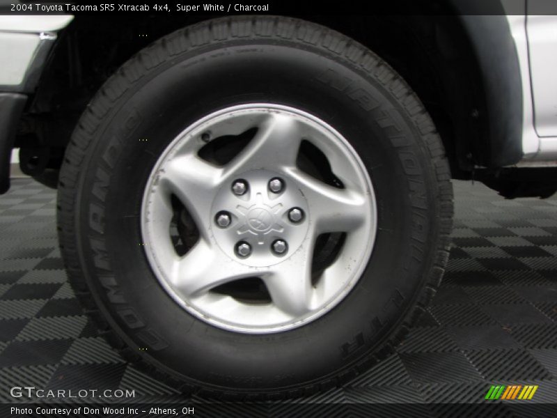 Super White / Charcoal 2004 Toyota Tacoma SR5 Xtracab 4x4