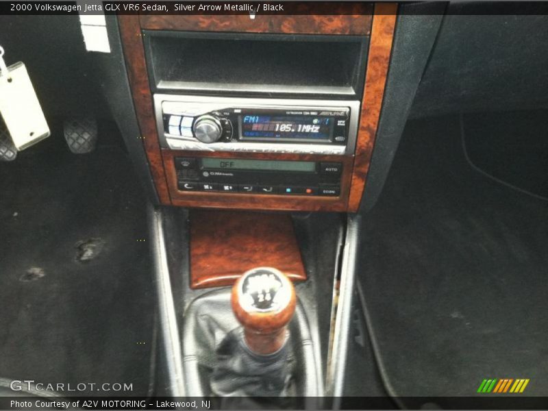 Silver Arrow Metallic / Black 2000 Volkswagen Jetta GLX VR6 Sedan
