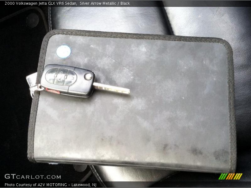Keys of 2000 Jetta GLX VR6 Sedan