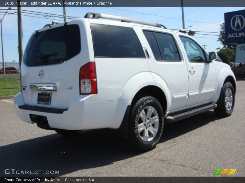 Avalanche White / Graphite 2005 Nissan Pathfinder LE 4x4