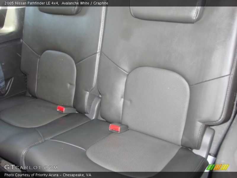 Avalanche White / Graphite 2005 Nissan Pathfinder LE 4x4
