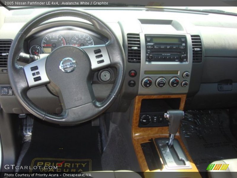 Avalanche White / Graphite 2005 Nissan Pathfinder LE 4x4