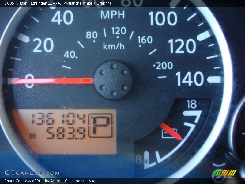Avalanche White / Graphite 2005 Nissan Pathfinder LE 4x4