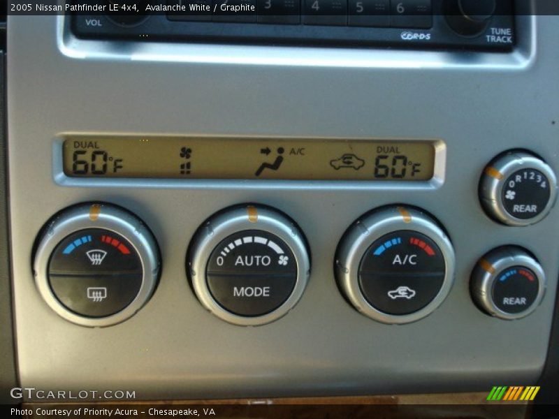 Avalanche White / Graphite 2005 Nissan Pathfinder LE 4x4