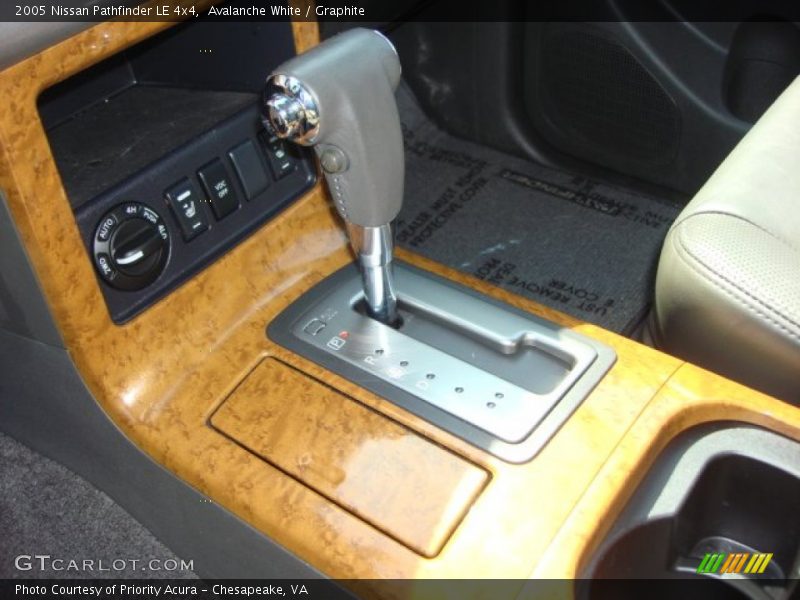 Avalanche White / Graphite 2005 Nissan Pathfinder LE 4x4