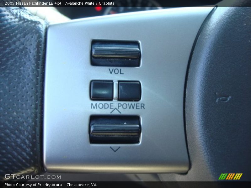 Avalanche White / Graphite 2005 Nissan Pathfinder LE 4x4