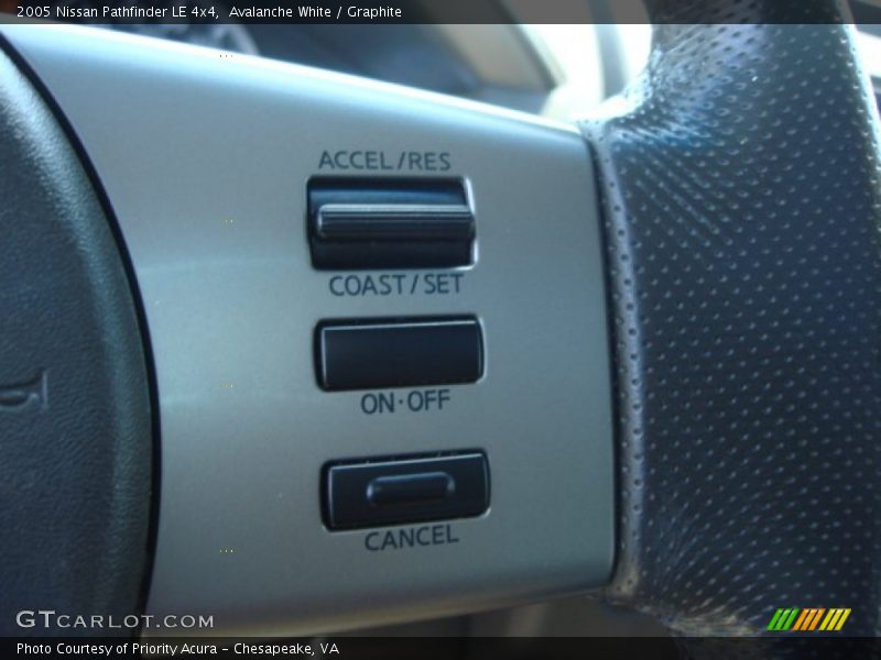 Avalanche White / Graphite 2005 Nissan Pathfinder LE 4x4