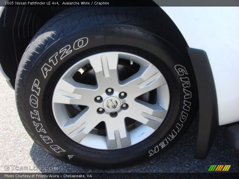 Avalanche White / Graphite 2005 Nissan Pathfinder LE 4x4