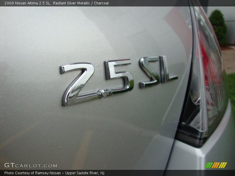 Radiant Silver Metallic / Charcoal 2009 Nissan Altima 2.5 SL