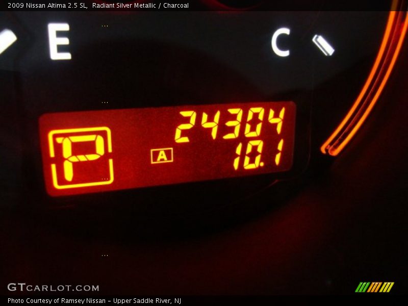 Radiant Silver Metallic / Charcoal 2009 Nissan Altima 2.5 SL