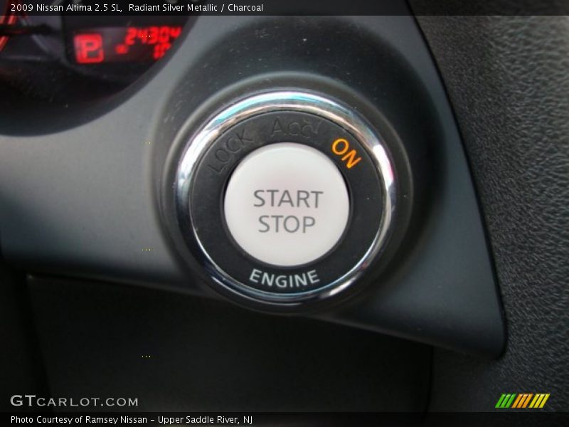 Radiant Silver Metallic / Charcoal 2009 Nissan Altima 2.5 SL