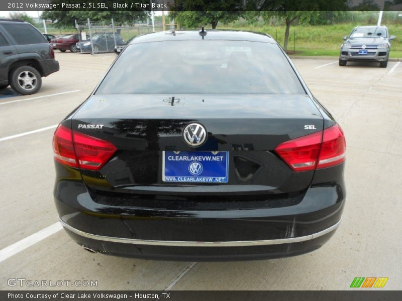 Black / Titan Black 2012 Volkswagen Passat 2.5L SEL