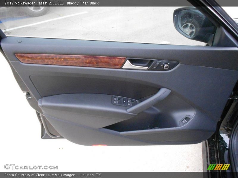 Black / Titan Black 2012 Volkswagen Passat 2.5L SEL