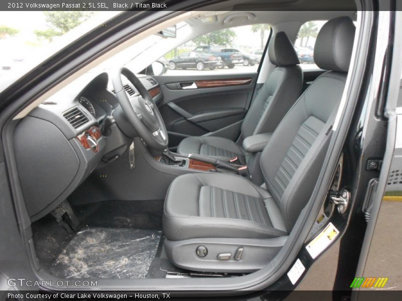 Black / Titan Black 2012 Volkswagen Passat 2.5L SEL