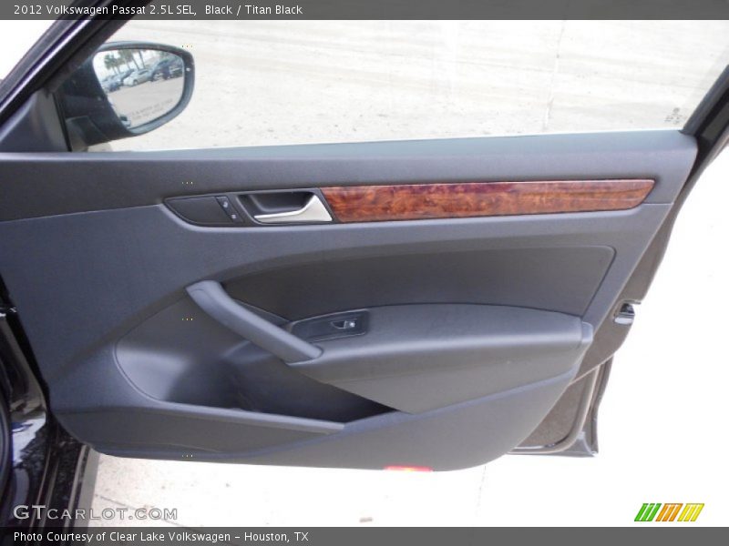 Black / Titan Black 2012 Volkswagen Passat 2.5L SEL