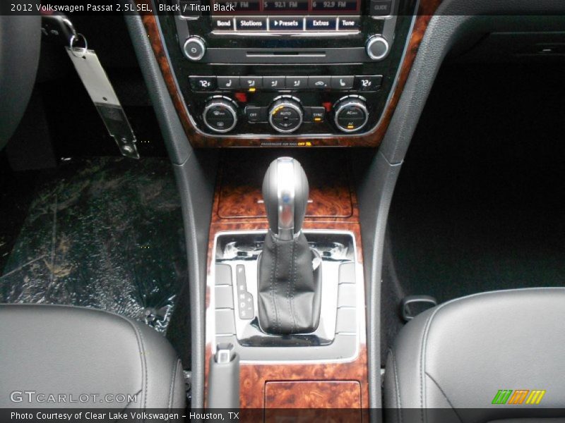Black / Titan Black 2012 Volkswagen Passat 2.5L SEL