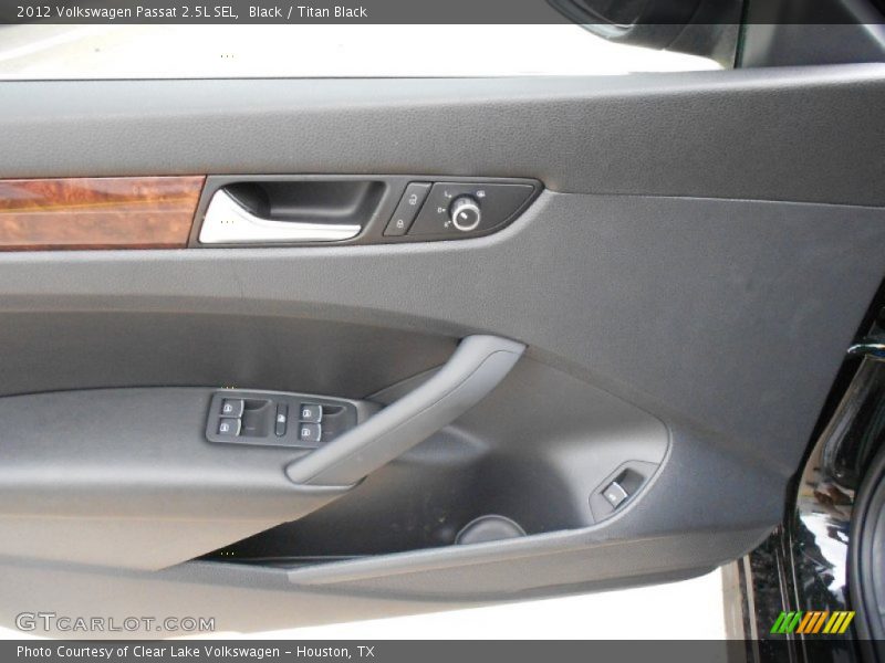 Black / Titan Black 2012 Volkswagen Passat 2.5L SEL