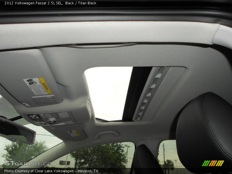 Black / Titan Black 2012 Volkswagen Passat 2.5L SEL