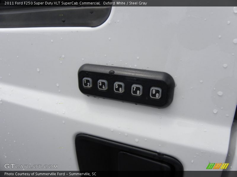 Oxford White / Steel Gray 2011 Ford F250 Super Duty XLT SuperCab Commercial
