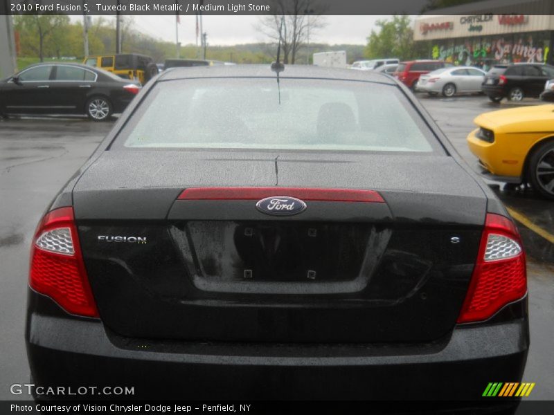 Tuxedo Black Metallic / Medium Light Stone 2010 Ford Fusion S